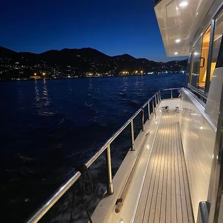 Yacht Dreams Experience Úszó hotel *