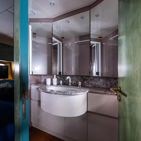 Yacht Dreams Experience Úszó hotel