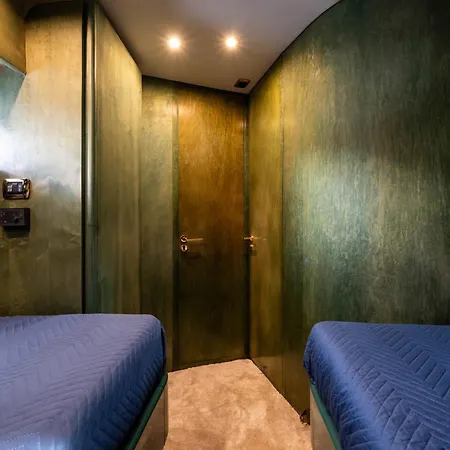 Yacht San Lorenzo 22 Úszó hotel *