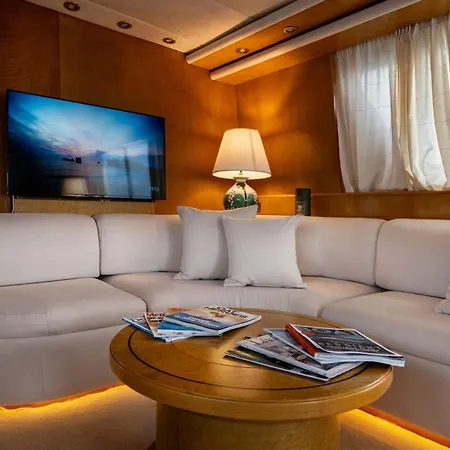 Yacht Dreams Experience Úszó hotel