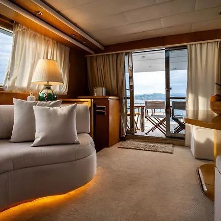 Botel Yacht San Lorenzo 22