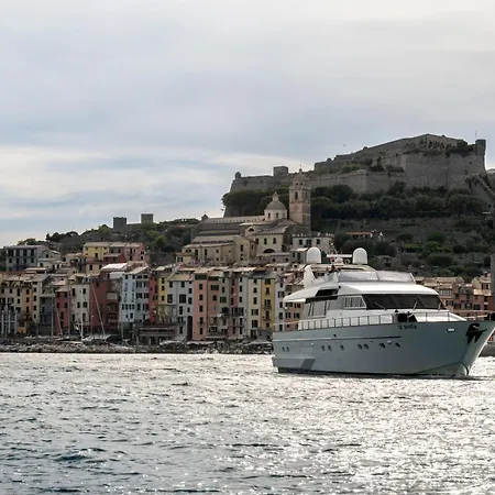 Yacht San Lorenzo 22 *