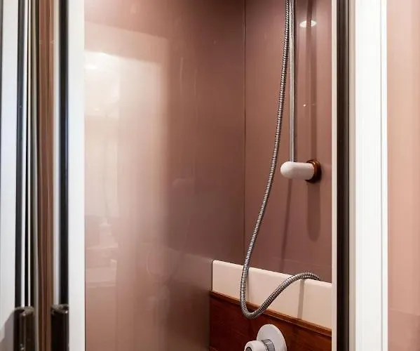 Botel Yacht San Lorenzo 22 *