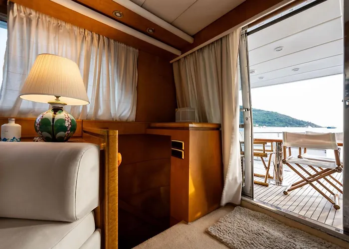 Botel Yacht San Lorenzo 22