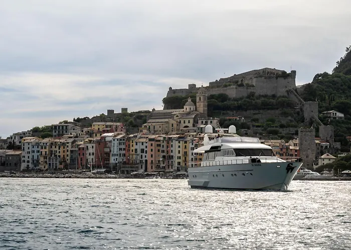 Yacht San Lorenzo 22 *